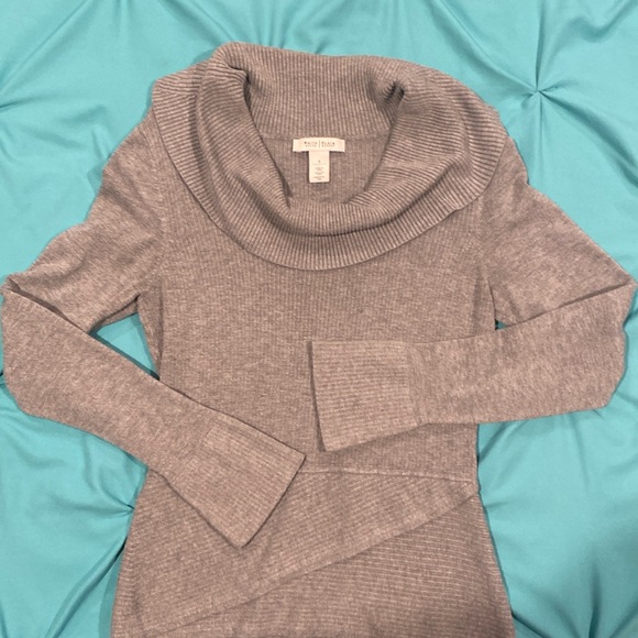 White House black market sweater
Small
Excellent condition - Picture 1 of 2